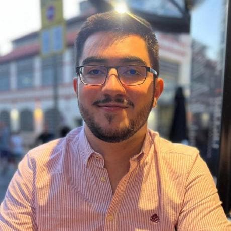 Portrait de Fares Cherif, souriant